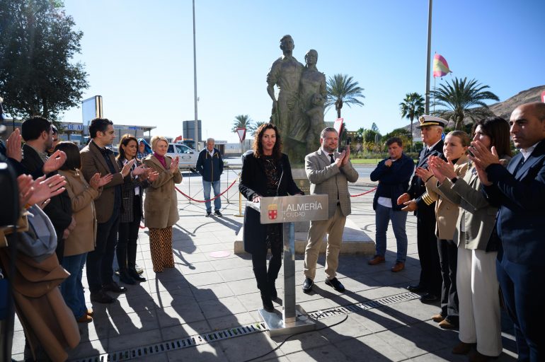 escultura-familia-marinera