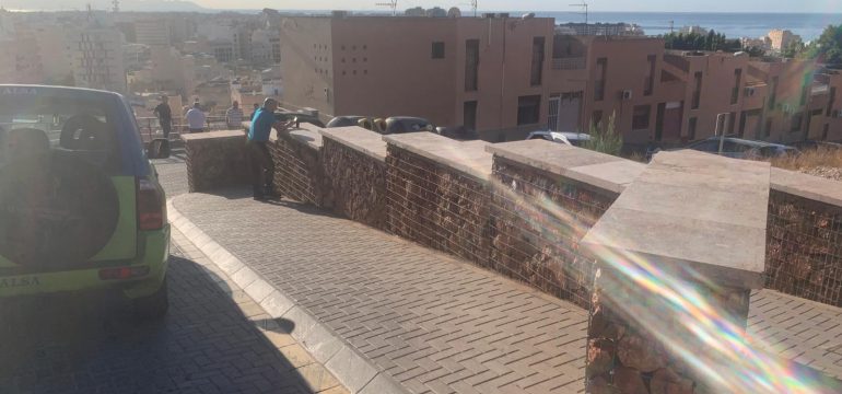 Muro gaviones que se retoca en esta actuación