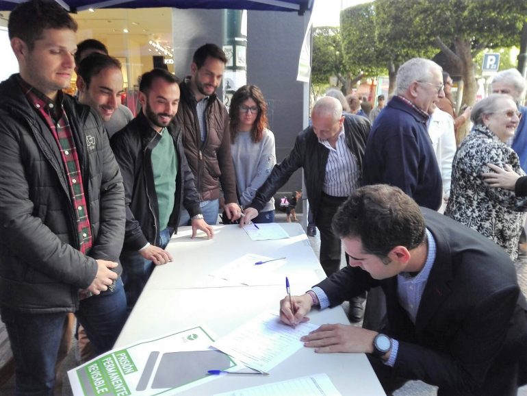 3-4-2018 ALCALDE RECOGIDA FIRMAS PRISIÓN PERMANENTE REVISABLE 2