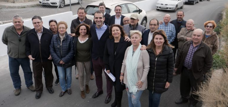 CARMEN CRESPO, ROSALÍA ESPINOSA Y RAMÓN FERNÁNDEZ-PACHECO EN EL CAMINOS LOS PERALES DE LA CAÑADA CON VECINOS