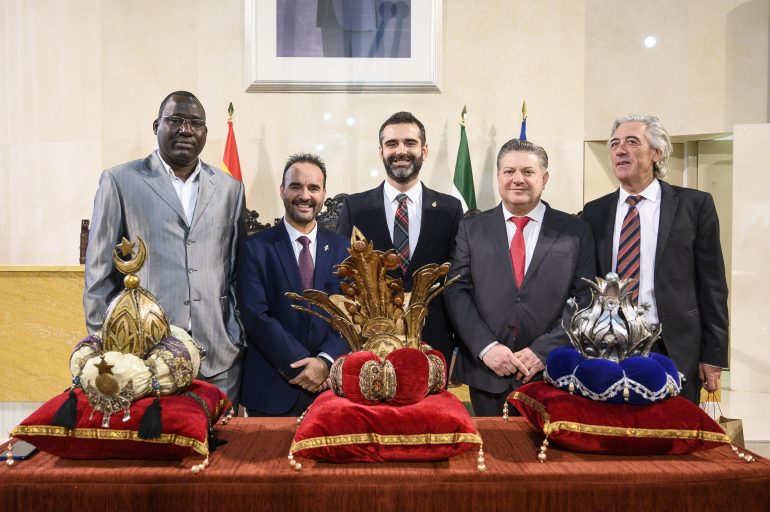 ENTREGA CORONAS REYES0021