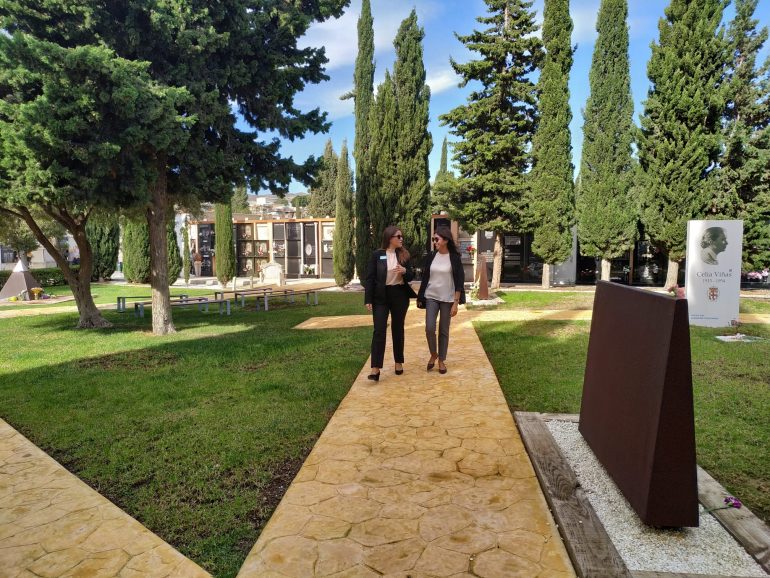 Sacra Sánchez visita cementerio San José Día de Todos los Santos