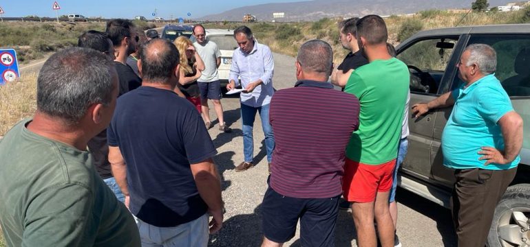 16-6-2022 JUANJO SEGURA CON AGRICULTORES CAMINO RURAL LOS CAPELES 2