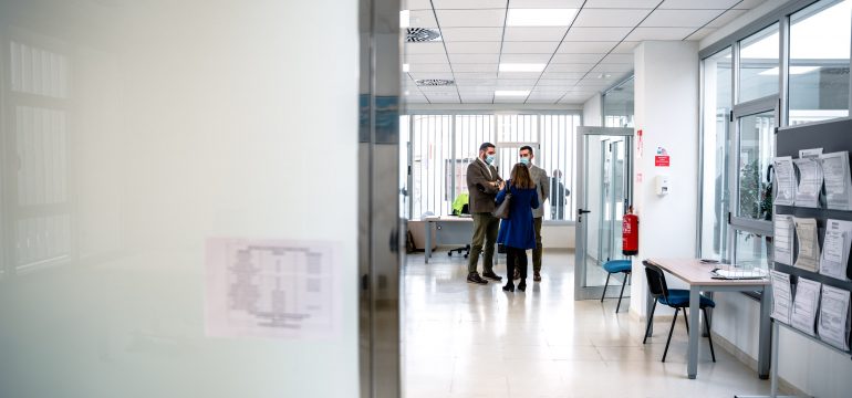 18-11-21 Alcalde visita oficina periférica La Cañada (7)