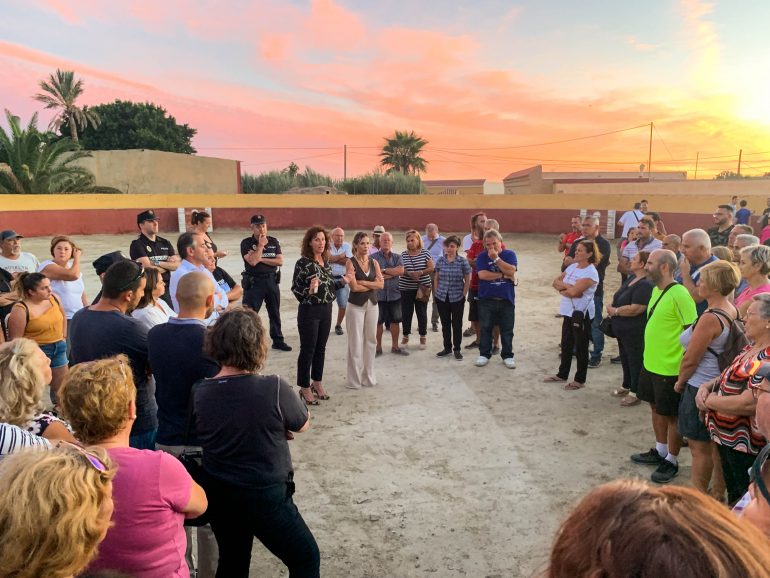 alcaldesa-plan-municipal-iluminacion-caminos-rurales