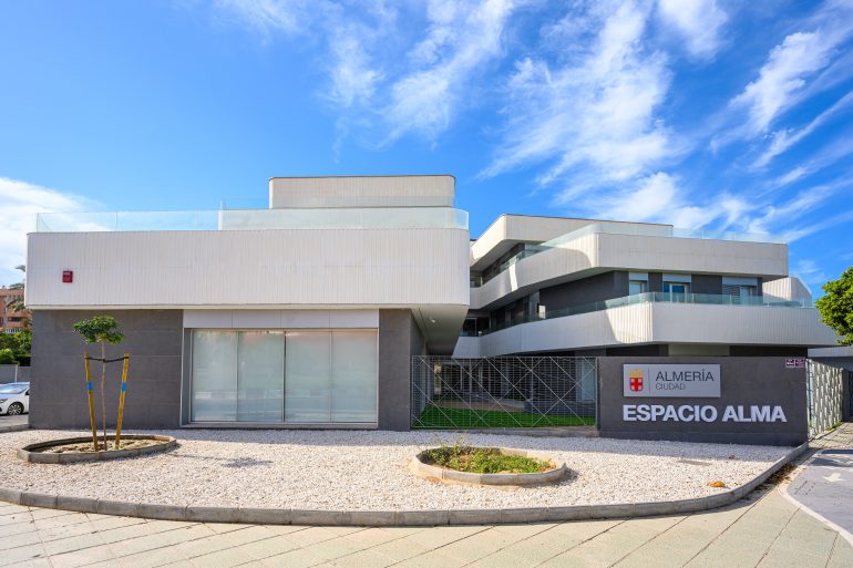 alcaldesa-anuncia-apertura-edificio-alma