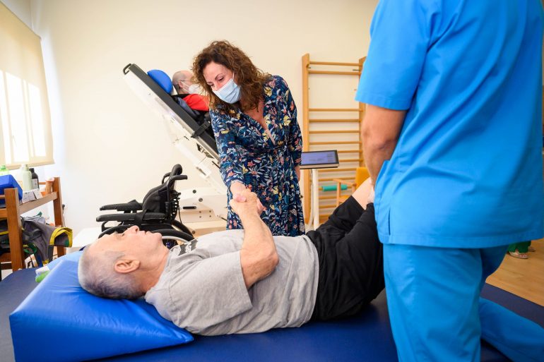 alcaldesa-visita-residencia-faam-almeria