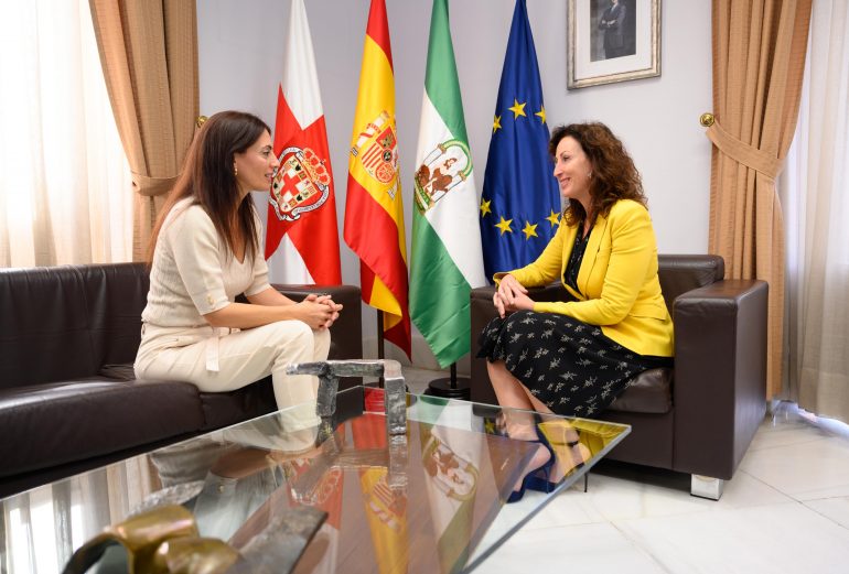 alcaldesa-recibe-presidenta-autoridad-portuaria