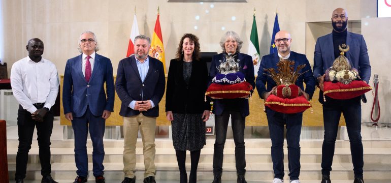 emisarios-reyes-magos-almeria-coronas