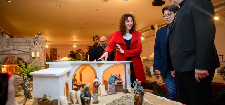 alcaldesa-inaugura-belen-municipal-museo-guitarra