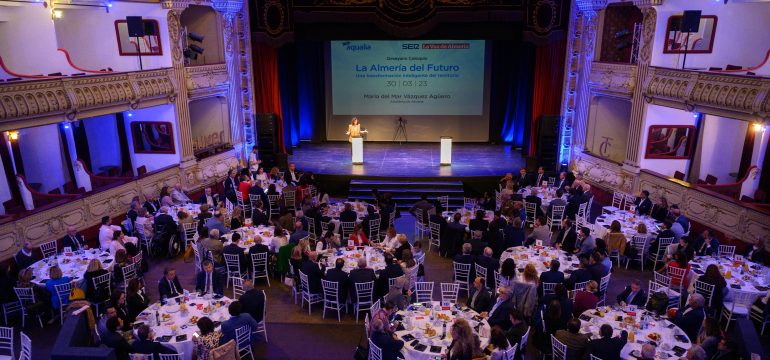 alcaldesa-desayuno-voz-almeria