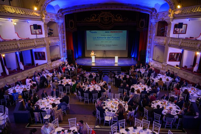 alcaldesa-desayuno-voz-almeria