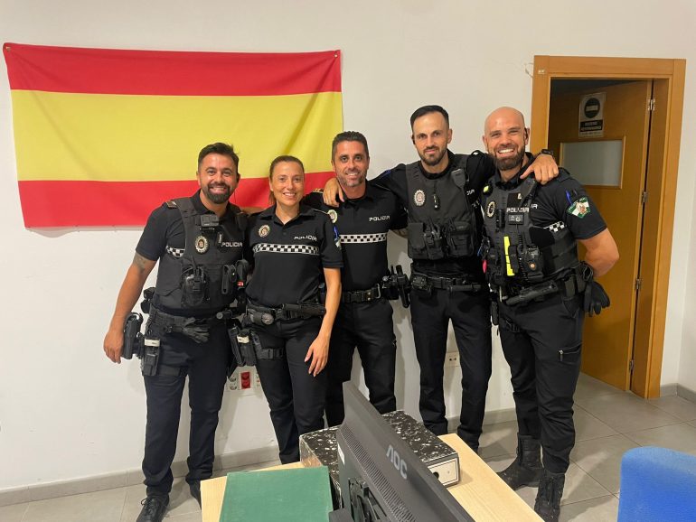 felicitacion-policia-loca-rescate-mujer