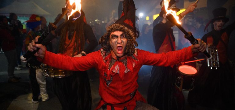 almeria-noche-negro-2023