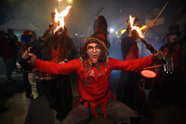 almeria-noche-negro-2023