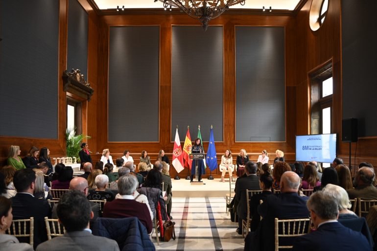 PREMIOS-8M-AYTO