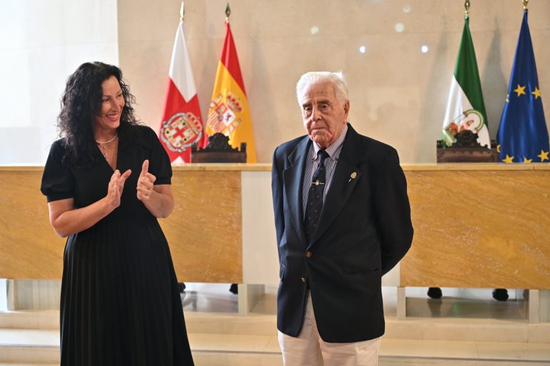 JUAN ESTEBAN NAVAJAS ESCUDO ORO ALMERÍA (3)